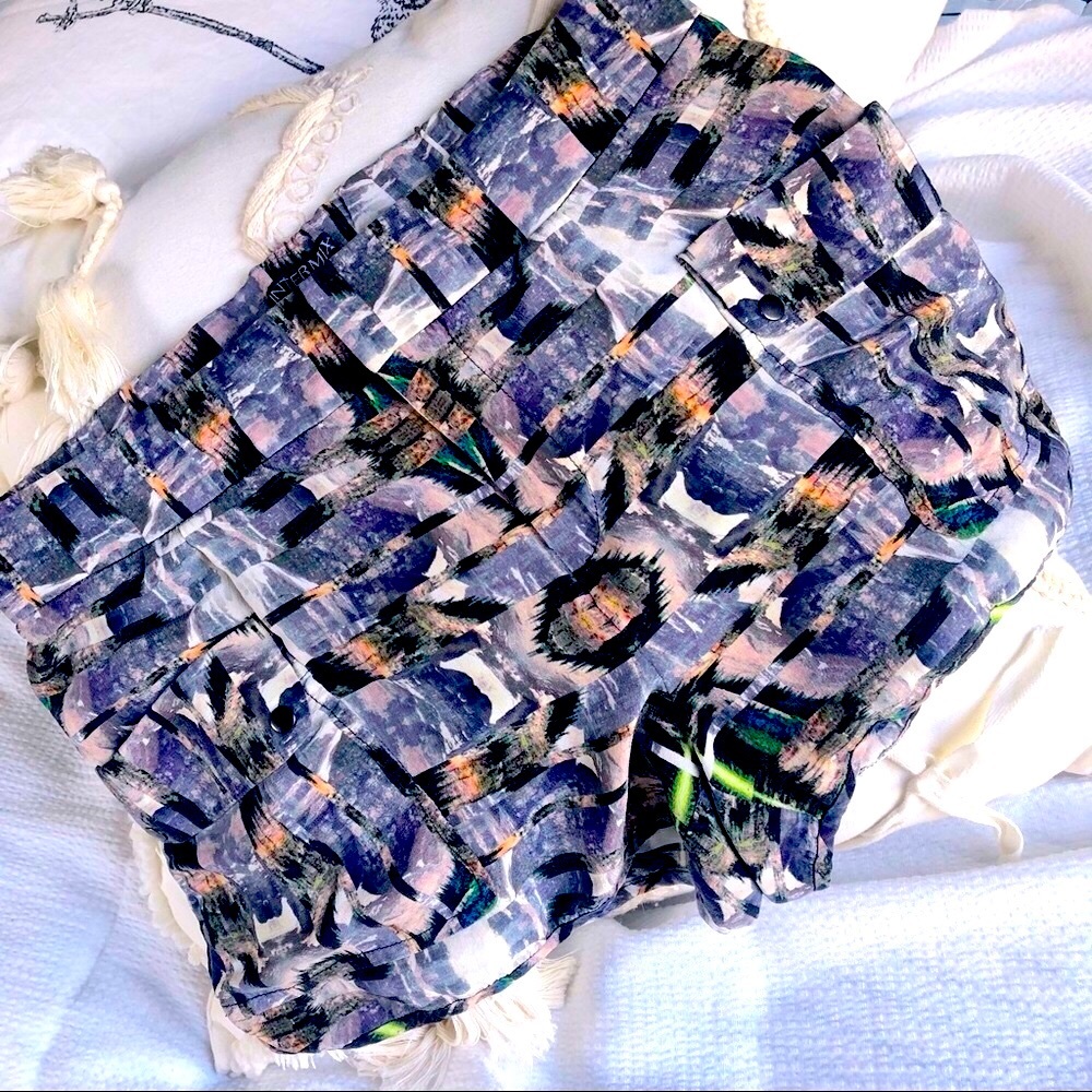 INTERMIX | M | Silk Aztec Lavender Lilac Soft Mini Shorts w/ Pockets & Stretch - Picture 2 of 16